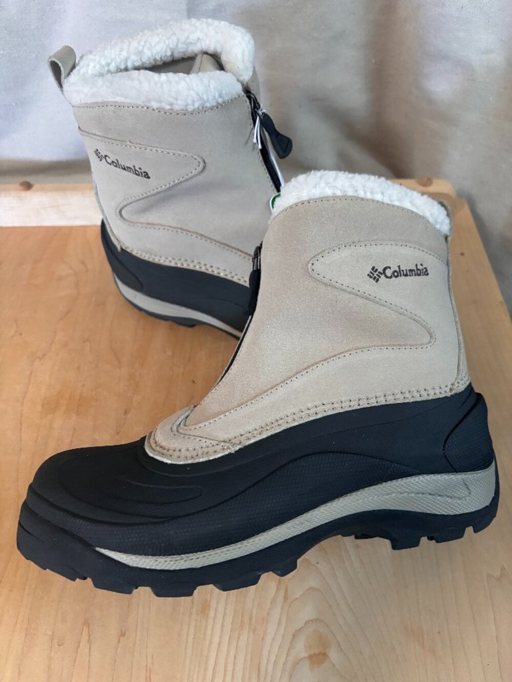 BNIB Columbia Tan and Grey Snow Boots